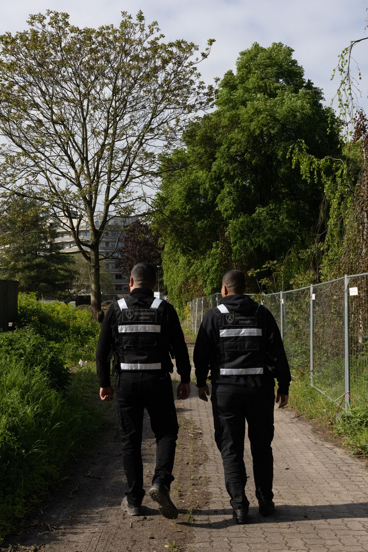 Zwei Sicherheitsmitarbeiter von BROCKEN beim Streifengang